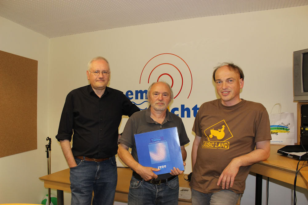 Kult-Diskotheken-Radionacht auf der Ems-Vechte-Welle, v.l.: Geschäftsführer Jan Schenkewitz, Scala-Freak Peter Hertrampf, Sendeverantwortlicher Stephan Glück